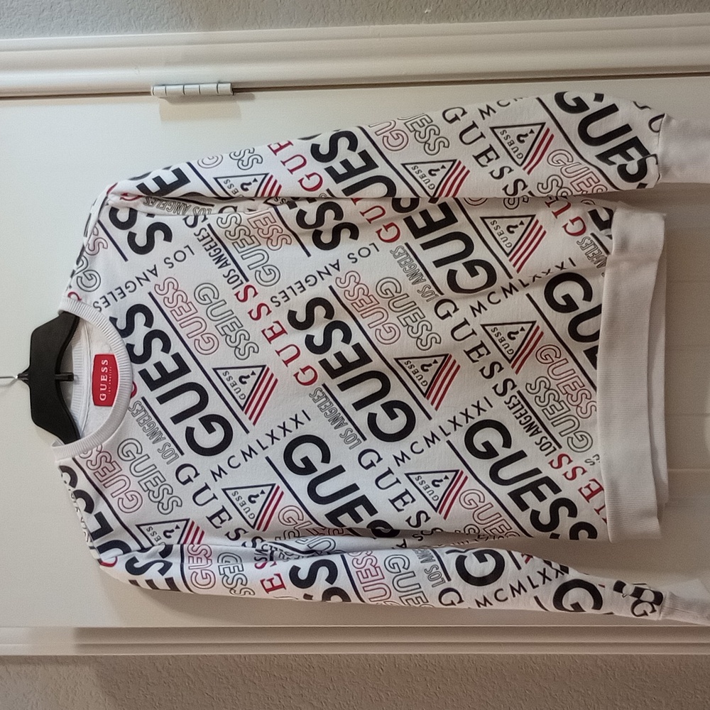 Guess sweatshirt